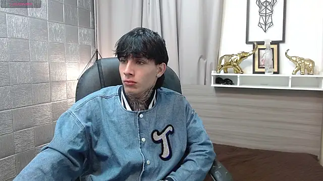 Iantwink18 online show from February 24, 7:36 pm