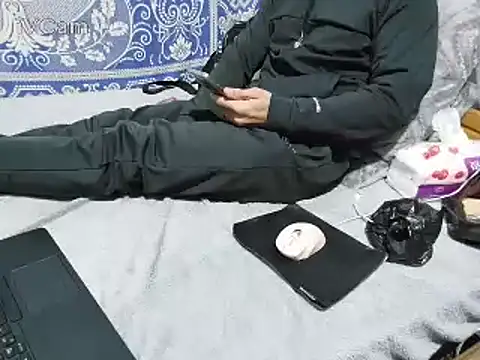 yazinyazin1 online show from February 7, 8:58 pm