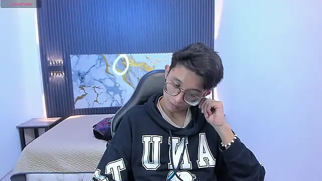 SantiagoRusso18 online show from March 5, 7:43 pm