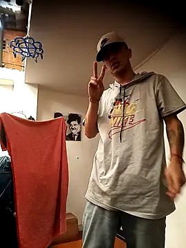 Snapshot of DebutingPathway chatting on October 24, 4:42 pm DebutingPathway online show from October 24, 4:42 pm