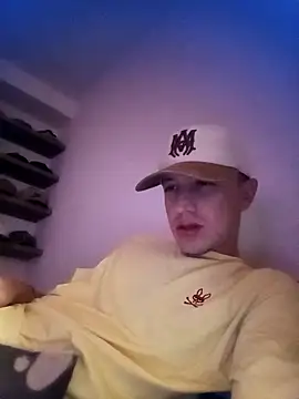 Snapshot of DebutingPathway chatting on October 27, 5:26 pm DebutingPathway online show from October 27, 5:26 pm