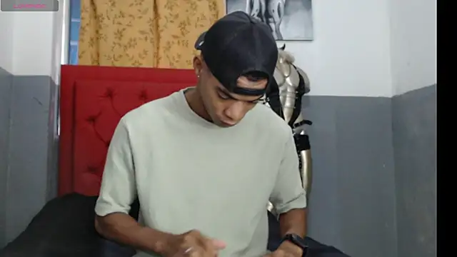 Snapshot of David_s3xy chatting on October 24, 2:30 pm David s3xy online show from October 24, 2:30 pm