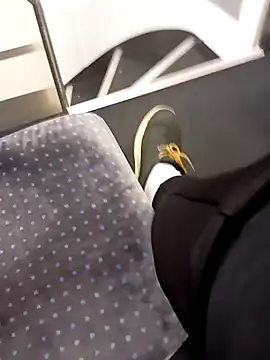 Snapshot of YourBigOne20 chatting on October 15, 10:28 pm YourBigOne20 online show from October 15, 10:28 pm