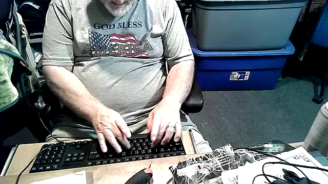 Snapshot of georgew62 chatting on September 13, 3:18 am georgew62 online show from September 13, 3:18 am