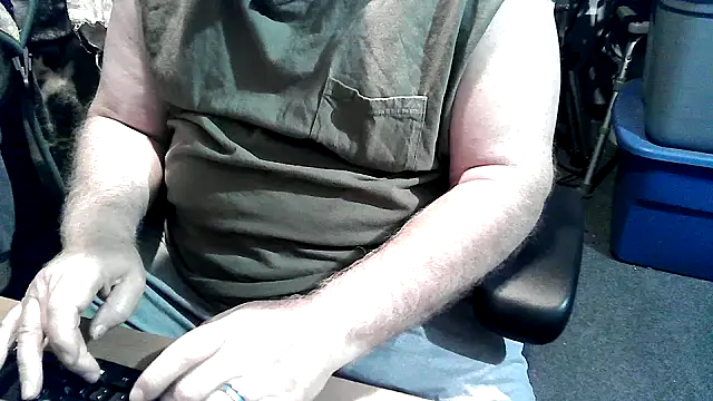 Snapshot of georgew62 chatting on October 1, 4:38 am georgew62 online show from October 1, 4:38 am