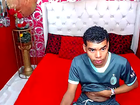 TWOBOYSPEINHOT online show from November 18, 11:59 pm