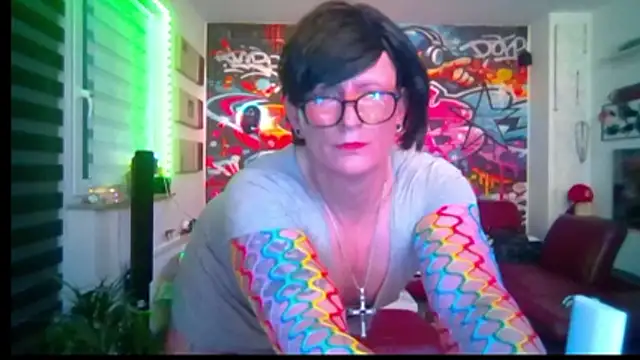 hellgirl1980 online show from May 8, 7:47 pm