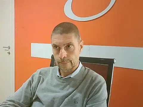 Snapshot of max79ve31 chatting on October 6, 11:59 am max79ve31 online show from October 6, 11:59 am