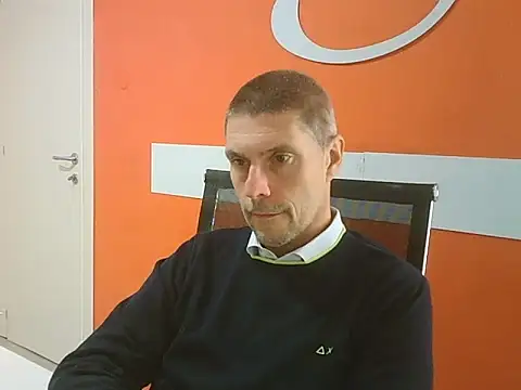 Snapshot of max79ve31 chatting on October 1, 11:47 am max79ve31 online show from October 1, 11:47 am