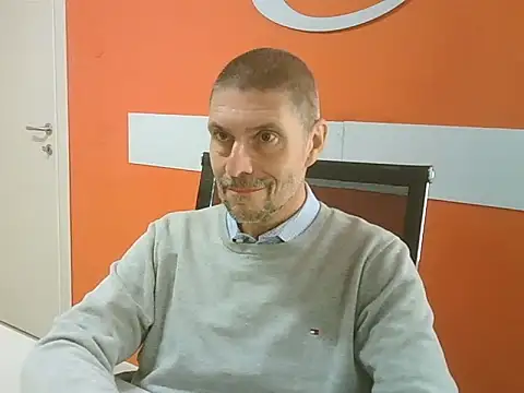 Snapshot of max79ve31 chatting on October 9, 11:48 am max79ve31 online show from October 9, 11:48 am