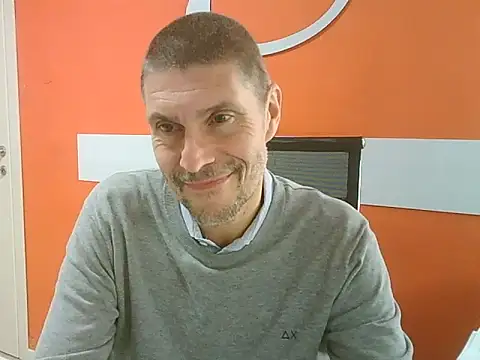 Snapshot of max79ve31 chatting on October 27, 1:13 pm max79ve31 online show from October 27, 1:13 pm