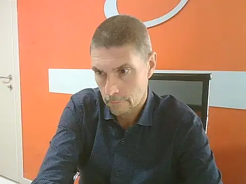 Snapshot of max79ve31 chatting on October 14, 11:50 am max79ve31 online show from October 14, 11:50 am