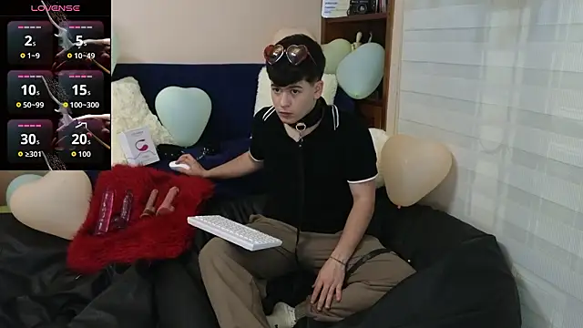 tightncuteass online show from February 15, 12:17 am