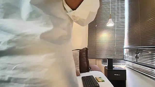 Snapshot of Axel_Moon_S chatting on September 15, 6:42 pm Axel Moon S online show from September 15, 6:42 pm