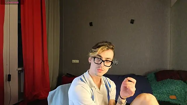 Snapshot of OLIVER__MARTINEZ chatting on October 5, 9:30 pm OLIVER  MARTINEZ online show from October 5, 9:30 pm