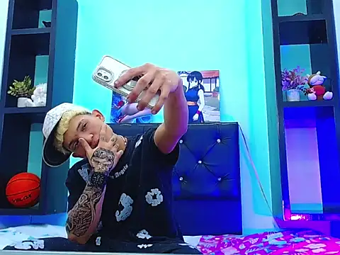 EL VENEZOLANO 22CM online show from November 23, 3:28 am