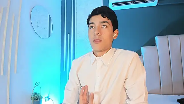 Snapshot of SandroVeyra chatting on October 25, 3:30 am SandroVeyra online show from October 25, 3:30 am
