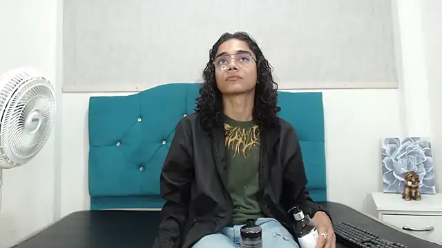 EthanBlackwoodd online show from November 17, 9:07 pm