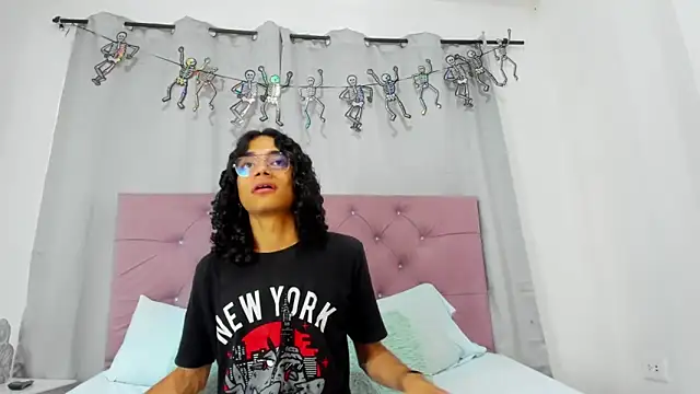 EthanBlackwoodd online show from November 23, 9:04 pm