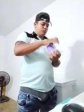 Snapshot of Alex_man23 chatting on September 27, 3:15 am Alex man23 online show from September 27, 3:15 am