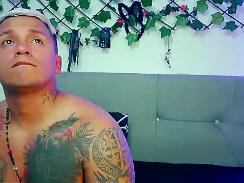 Snapshot of MR777DESIRE chatting on September 19, 1:18 am MR777DESIRE online show from September 19, 1:18 am