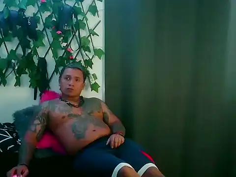 Snapshot of MR777DESIRE chatting on October 15, 5:53 pm MR777DESIRE online show from October 15, 5:53 pm