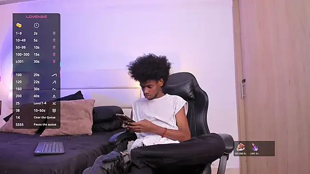 AllexJacob online show from November 10, 1:16 pm