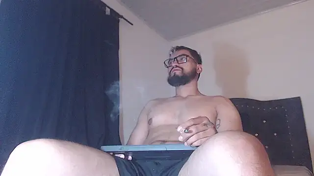 Chrys harris77 online show from April 8, 1:39 am