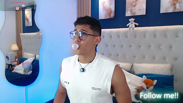 SalvadorFit online show from April 4, 8:39 pm