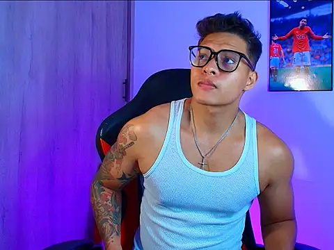 Snapshot of evan_greey chatting on October 8, 6:40 am evan greey online show from October 8, 6:40 am