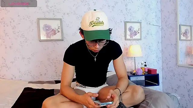 liam twiink online show from April 6, 9:26 pm