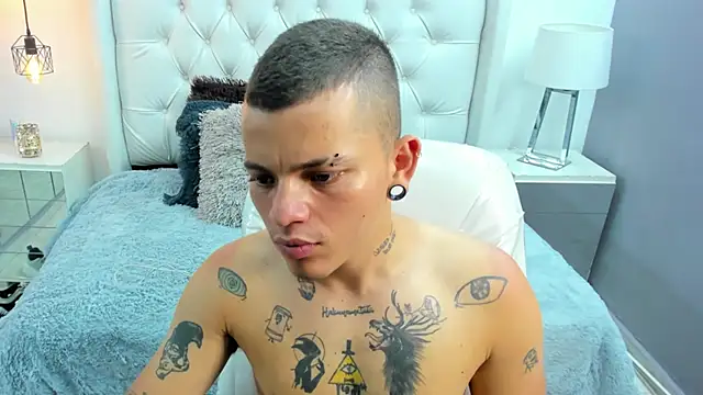 wildthor26 online show from March 3, 3:58 am