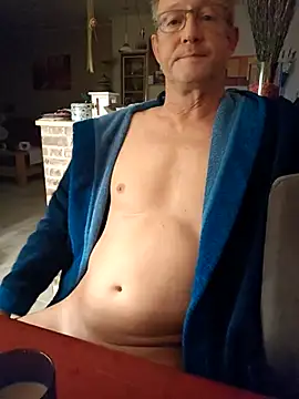 Snapshot of TommyTom76 chatting on October 22, 5:44 am TommyTom76 online show from October 22, 5:44 am