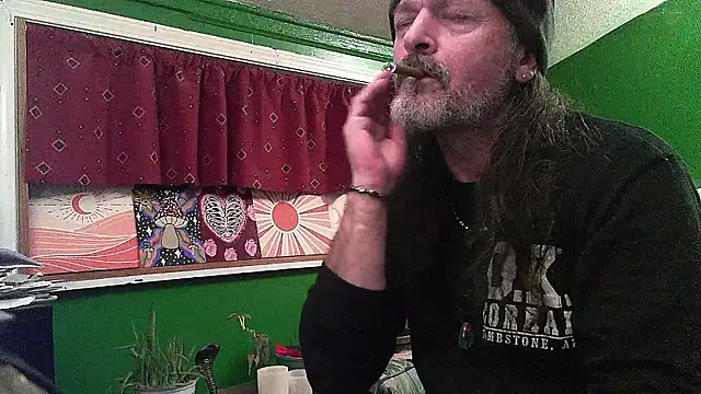 HippieDad333 online show from April 23, 1:21 am
