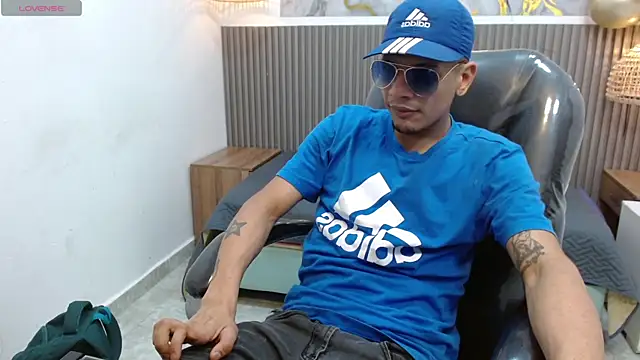 Snapshot of JackBanger_ chatting on October 18, 4:23 pm JackBanger  online show from October 18, 4:23 pm