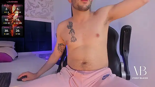 VynnyBlacke  online show from March 3, 4:20 am