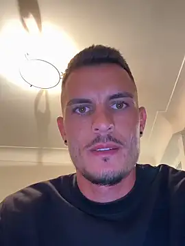 WildFlame2525 online show from September 29, 8:59 pm