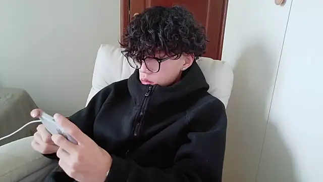 Snapshot of hangzi-0011 chatting on October 19, 7:22 am hangzi-0011 online show from October 19, 7:22 am