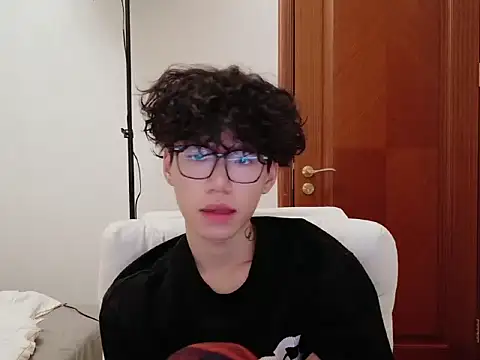 Snapshot of hangzi-0011 chatting on September 28, 10:57 am hangzi-0011 online show from September 28, 10:57 am