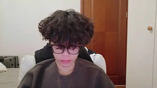 Snapshot of hangzi-0011 chatting on October 5, 11:47 am hangzi-0011 online show from October 5, 11:47 am