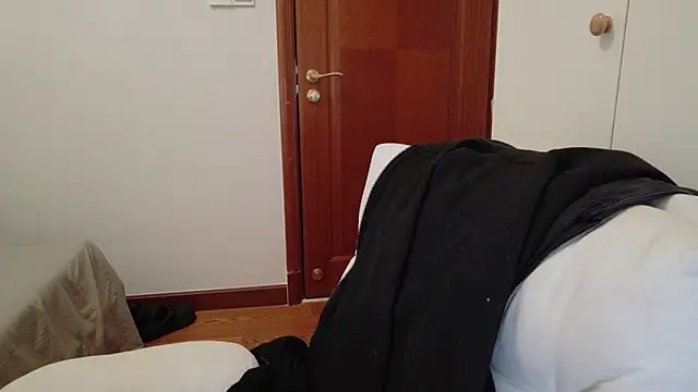 Snapshot of hangzi-0011 chatting on October 12, 11:48 am hangzi-0011 online show from October 12, 11:48 am