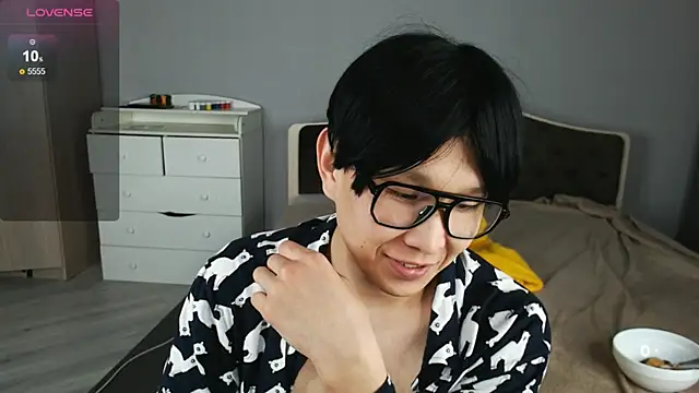 KaiChicken online show from April 7, 8:20 pm