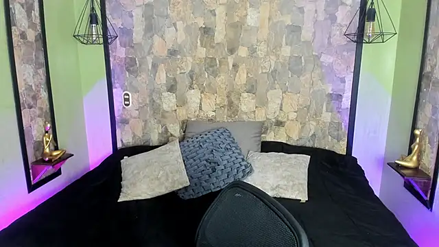 uyukie online show from October 20, 1:04 pm
