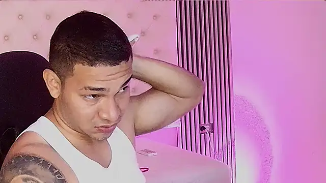 Snapshot of venedic_bull chatting on October 12, 6:35 pm venedic bull online show from October 12, 6:35 pm