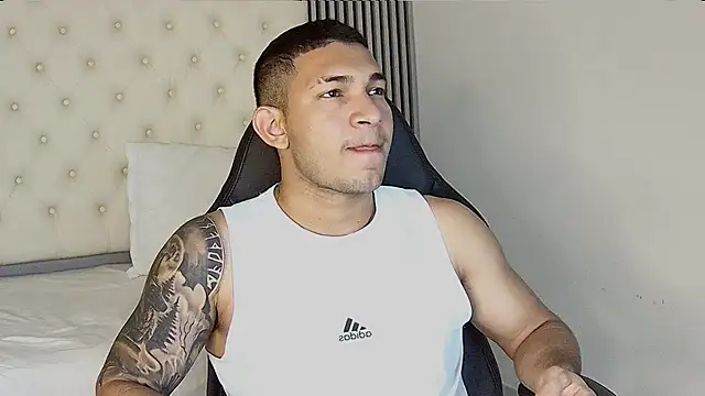 Snapshot of venedic_bull chatting on October 11, 5:28 pm venedic bull online show from October 11, 5:28 pm