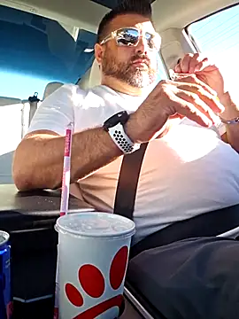 Roddog18 online show from December 4, 10:28 pm