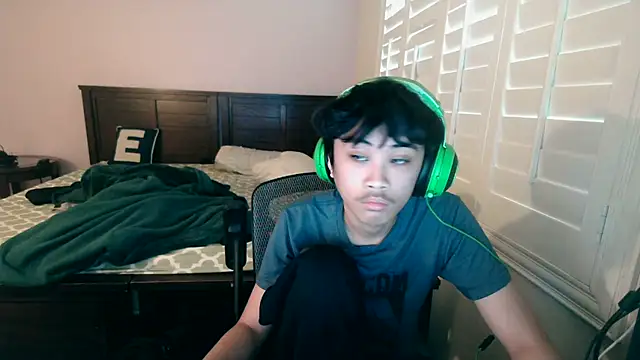 youngasianboy2007 online show from April 25, 1:19 am