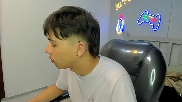 StiwenTwink online show from November 6, 4:10 pm