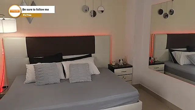 DanteeStone online show from October 7, 9:19 pm