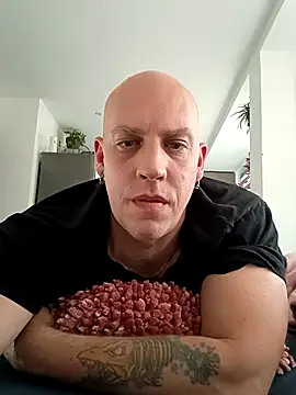 Snapshot of Kobradera1984 chatting on October 25, 6:59 am Kobradera1984 online show from October 25, 6:59 am